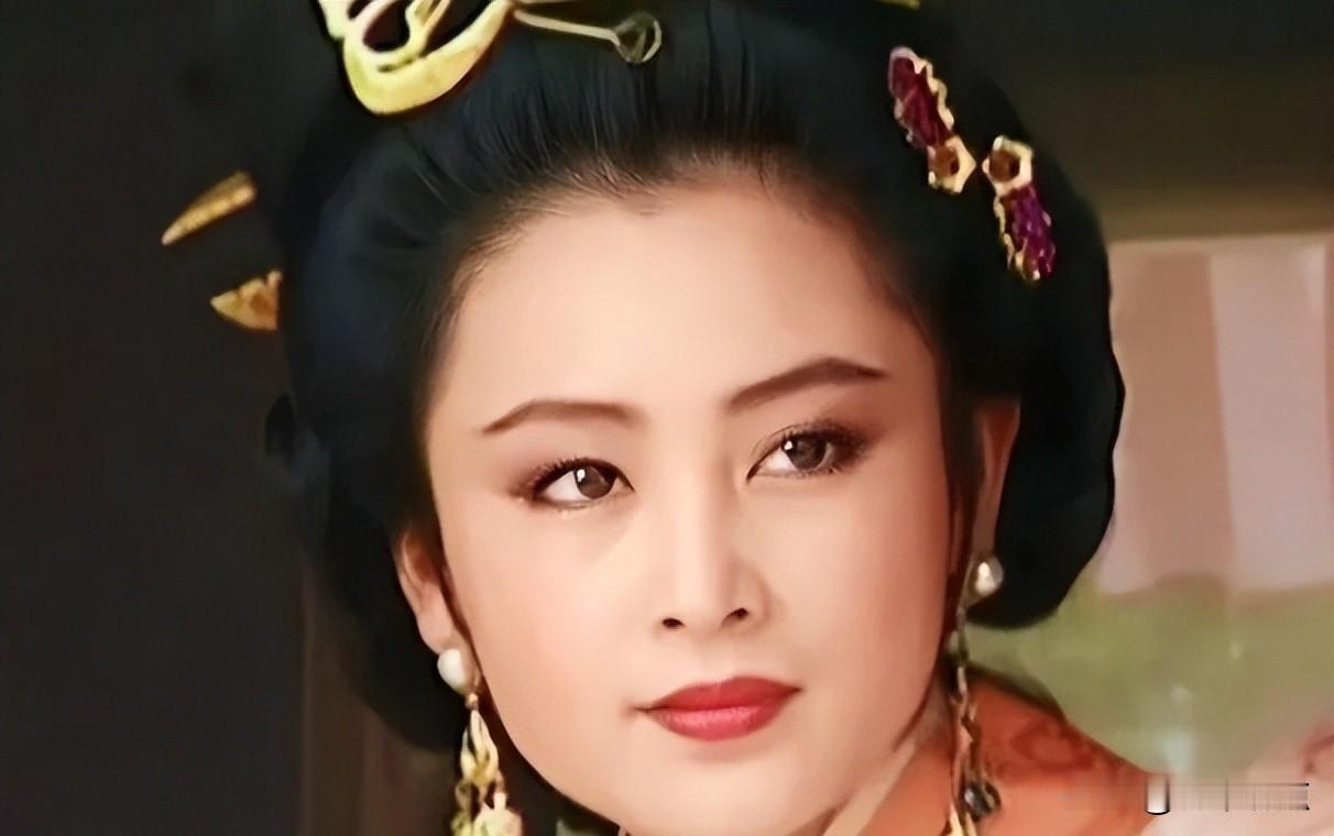 陈红，不是花瓶，她怎么活成了这样。
最近我又翻了点老剧，看到《三国演义》里的貂蝉