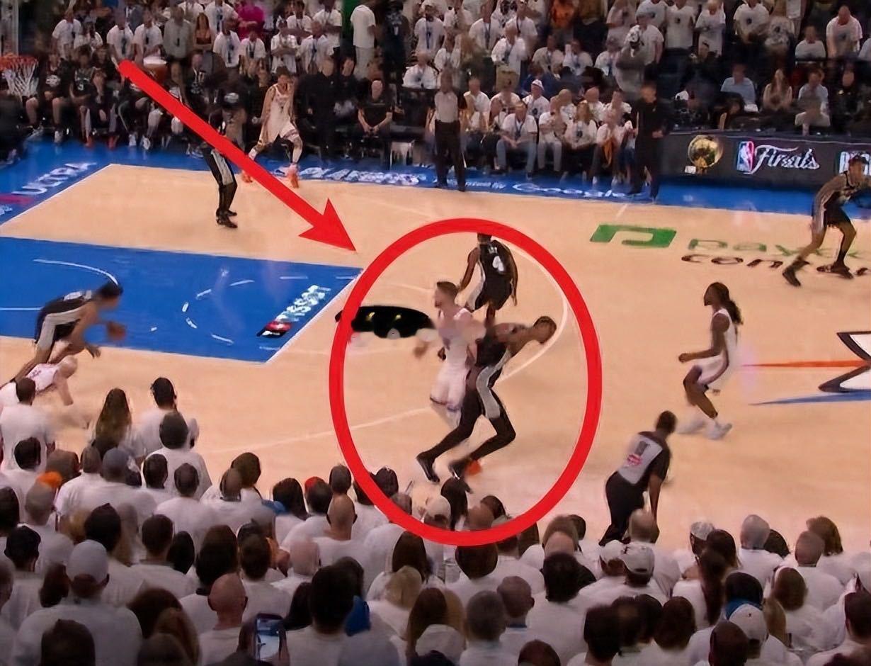 NBA季后赛争议判罚 哈滕犯规争议天王山大战的争议焦点，哈滕对文班亚马的两次动作