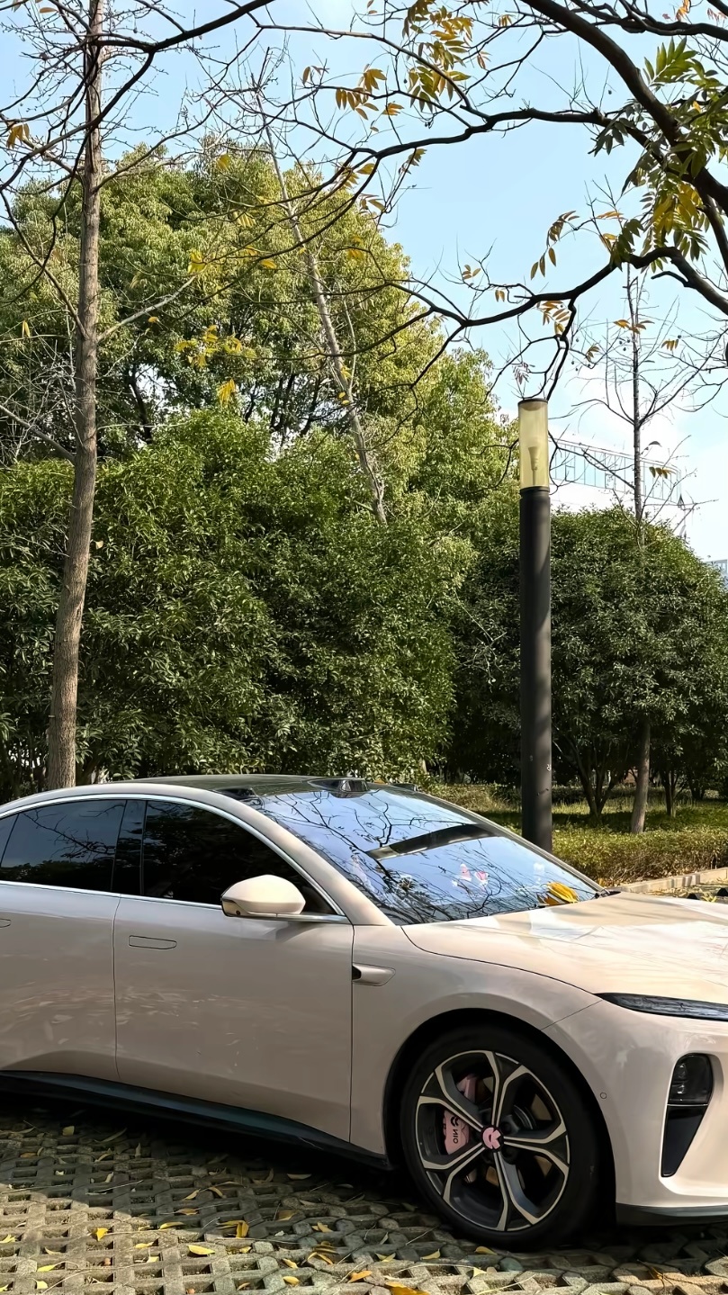 省钱是电动汽车最小的优点吗超级车主 如果说省钱是电动汽车递给所有人的第一张名片，