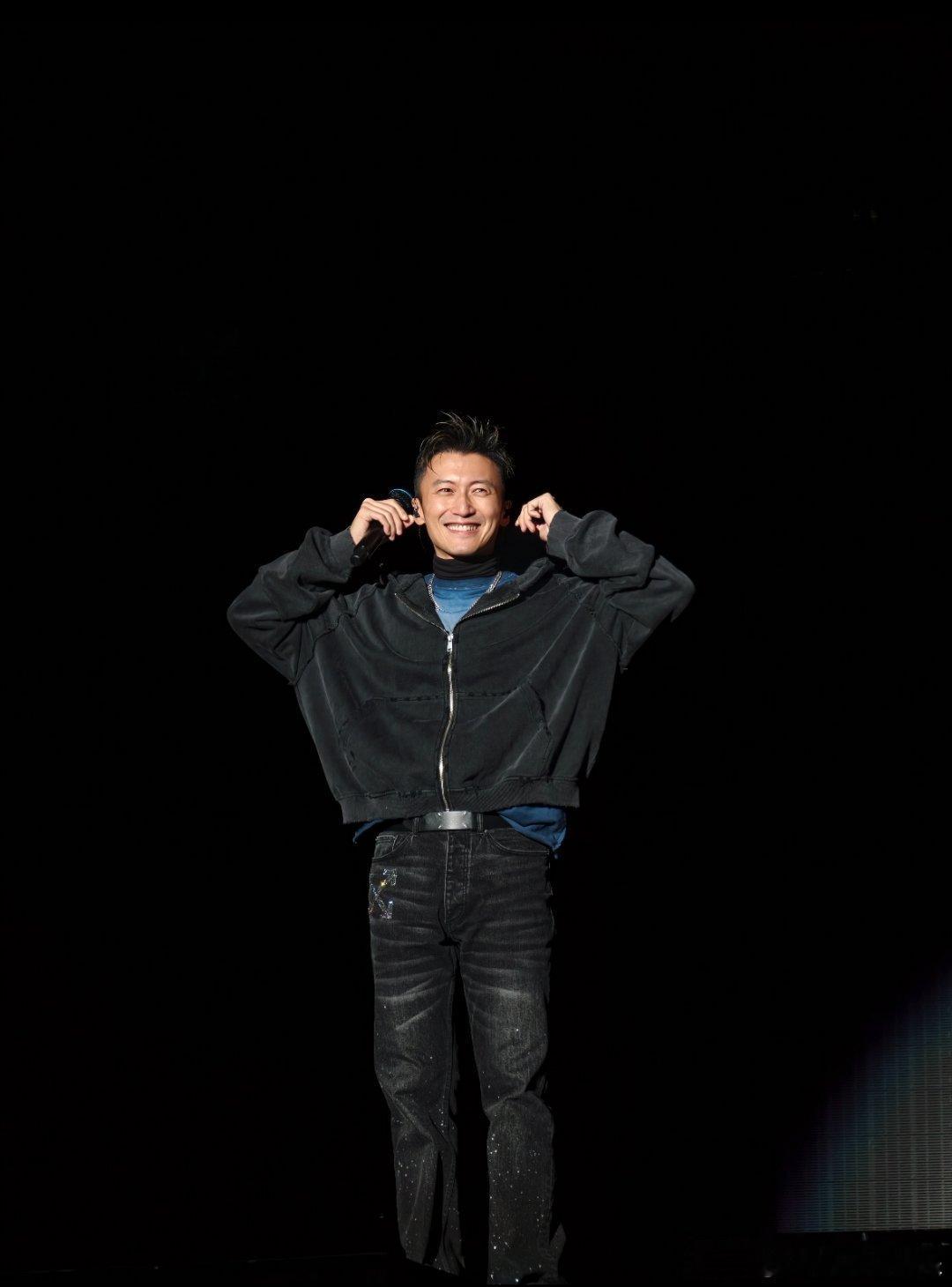 谢霆锋戏里是狠人戏外是锦鲤谢霆锋的骨相里藏着港圈黄金时代 电影中硬核狠劲让人叫绝