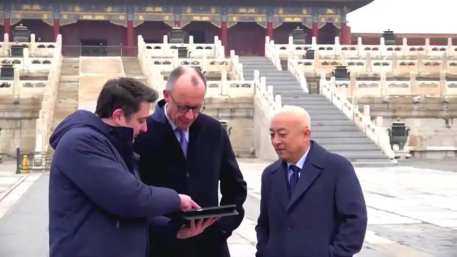 默茨访华让美媒破防：中国明明没让步，为何西方还是排队上门认错
 
《纽约时报》最