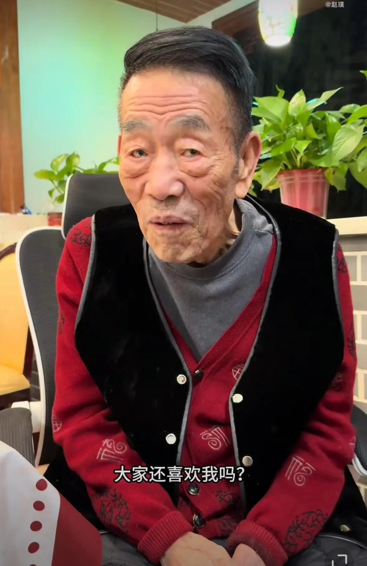 查了一下
杨少华4个儿子现状，才知道杨少华活着不轻松

大儿子叫杨威，今年72岁