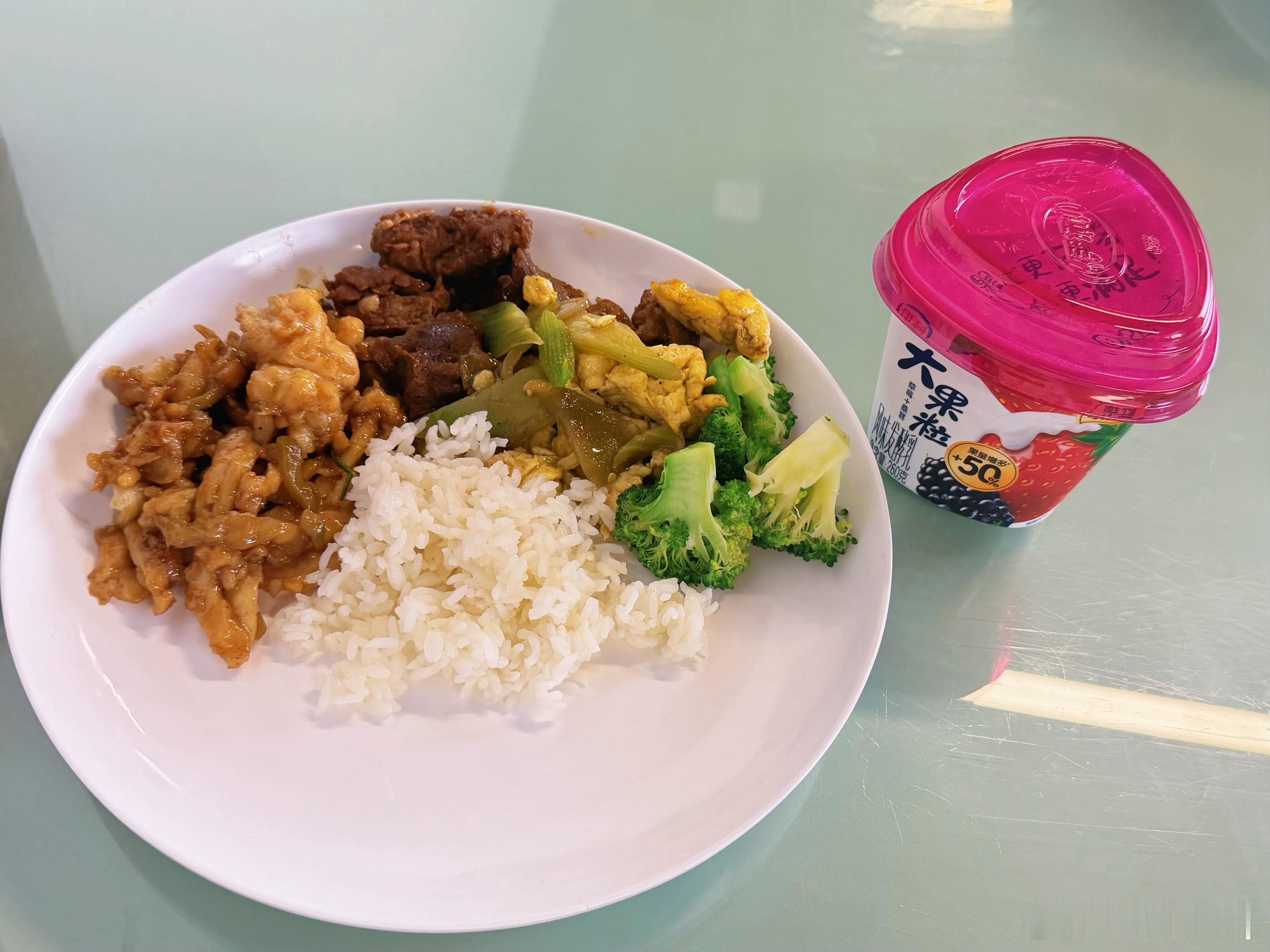 本期对话主题人物达万即将上线ps：早早收工后的快乐是食堂给的！真的很好吃，后面又