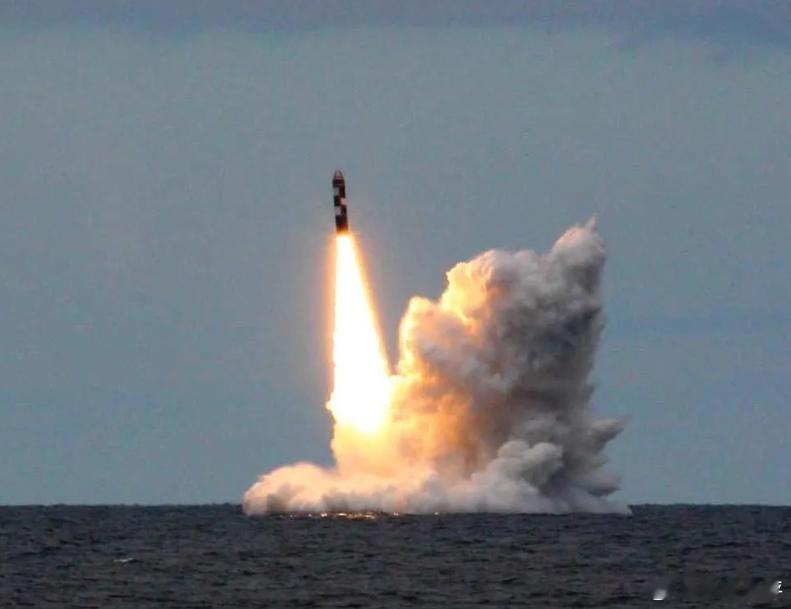 【美国将在韩海域部署核潜艇，孙玉良：朝鲜以“对称和非对称”回应】12月24日，朝