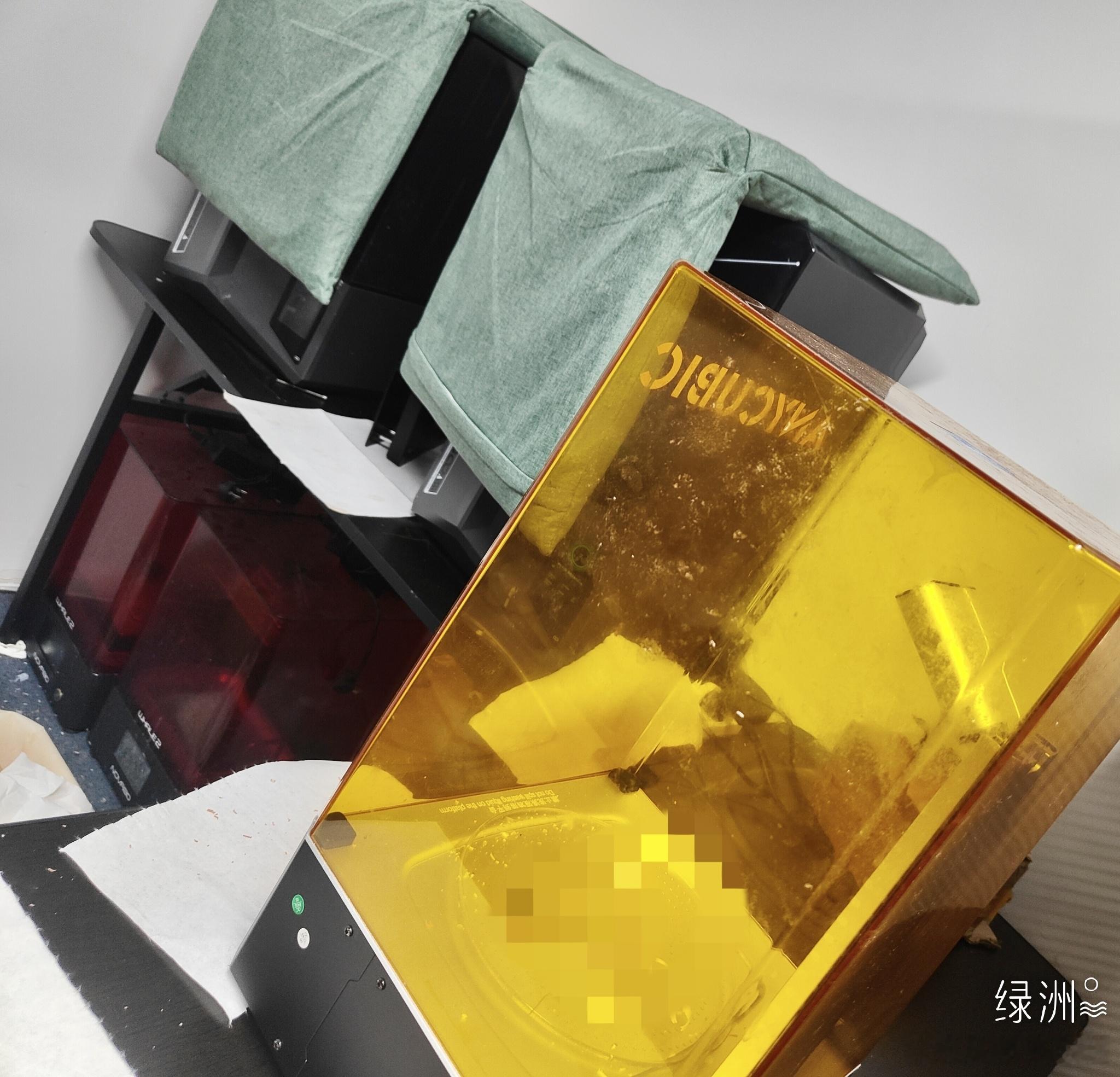 这两天下工厂，一直闻着烟味，难受死了！回公司闻一下3d打印的味道，感觉解毒了。 
