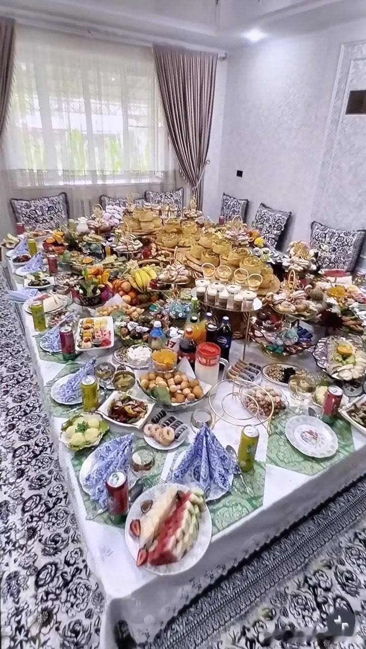 富人都是这样招待客人吗？