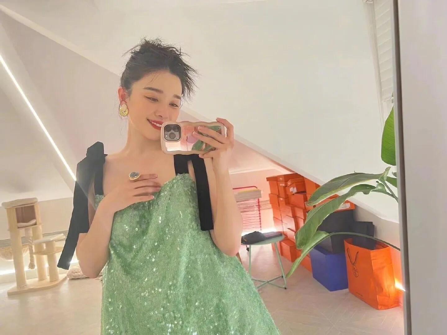 阚清子的爱马仕堆满了一面墙 ​​​