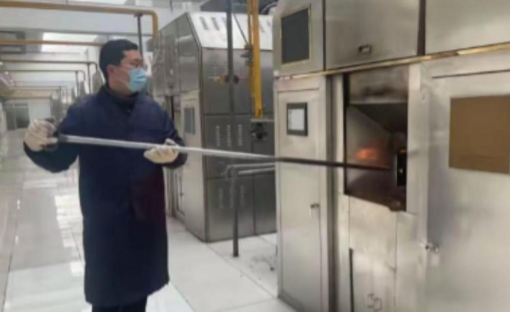 一位在火葬场奉献大半辈子的老者向我透露，多达90%之人并不知晓，遗体火化后，和大