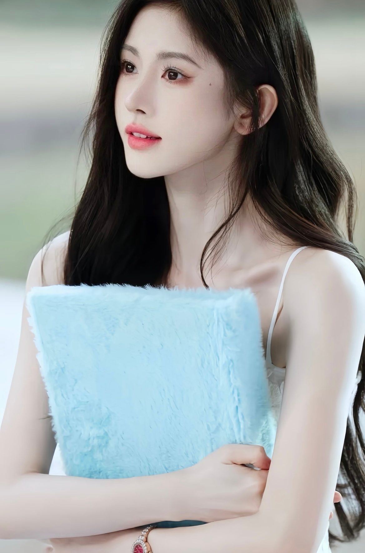 鞠婧祎拥抱十年老粉鞠婧祎抱十年老粉 这不是应该的吗…还是内娱的忘本咖太多了无数粉