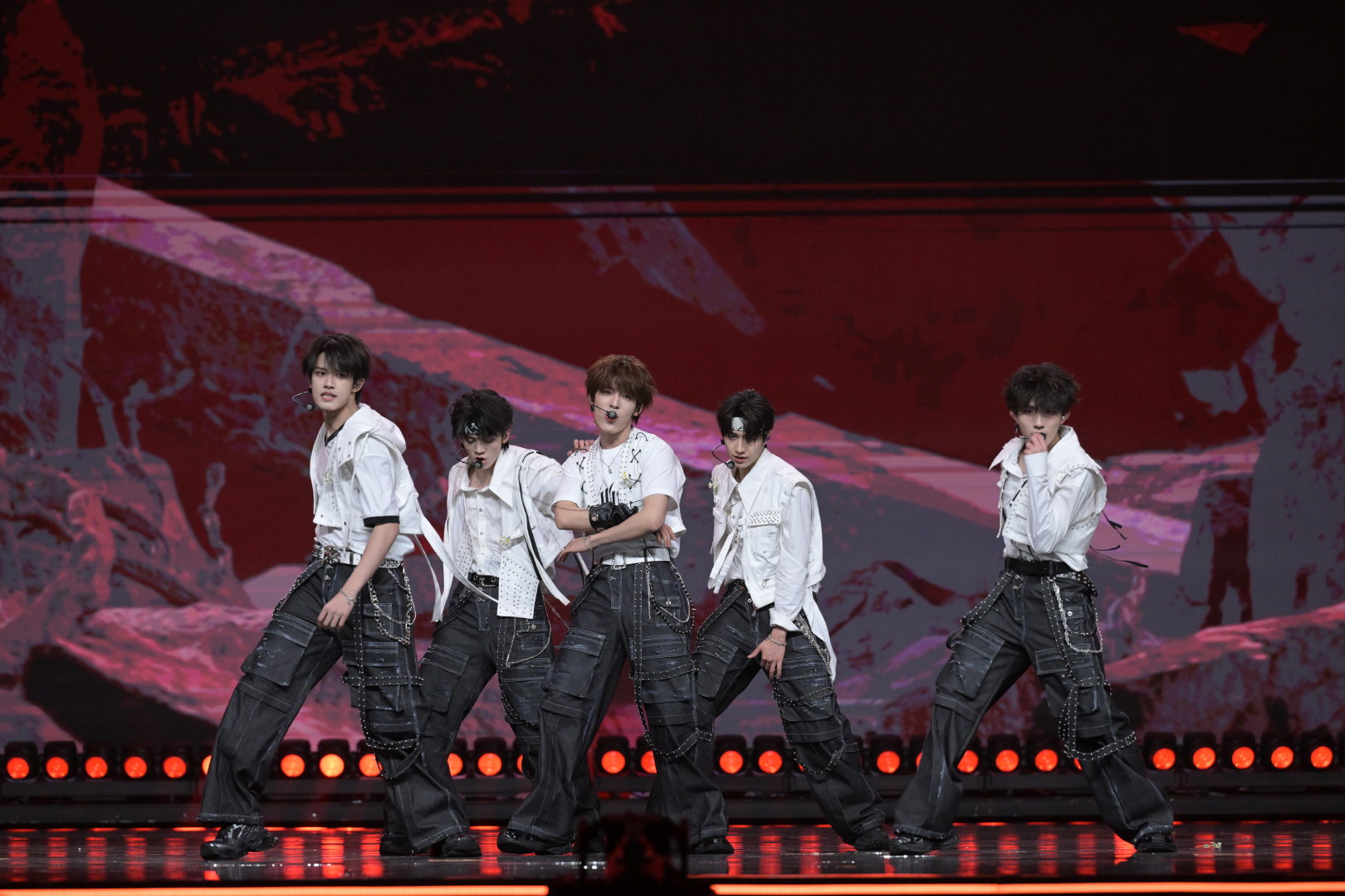 微博之夜的丰愉时刻 又来微博之夜啦！看到五小只对舞台的热爱，才知丰愉从无定义，相