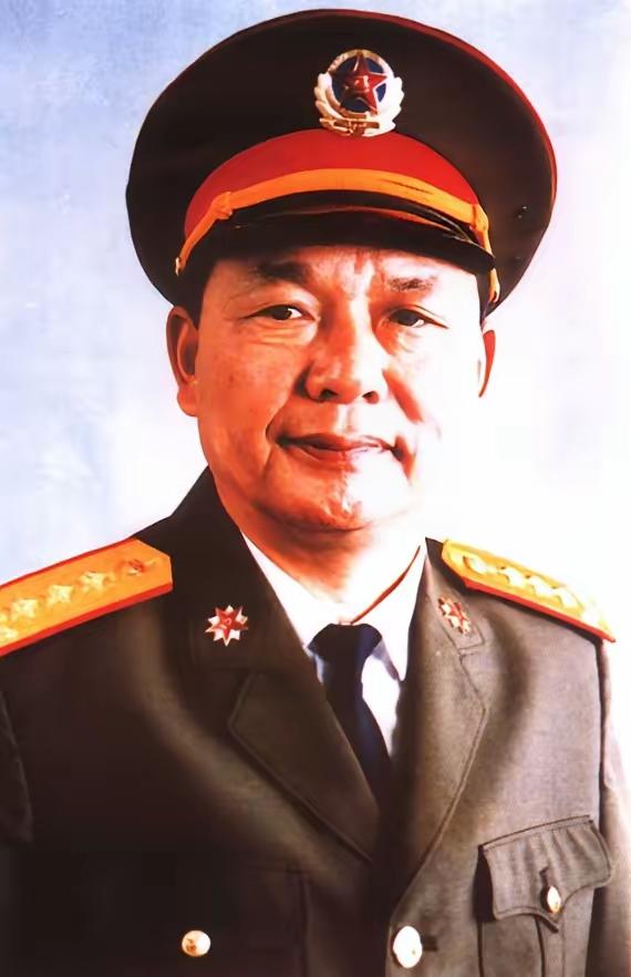 天降暴雨，总后勤部长赵南起不打招呼、直奔某集团军坦克团，现场成排坦克、自行火炮、