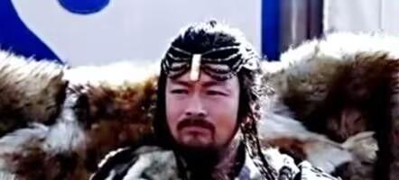 他十六岁被蒙哥发配到西北，封地穷得连草都不旺，但蒙哥没杀他，反而给了合法身份。