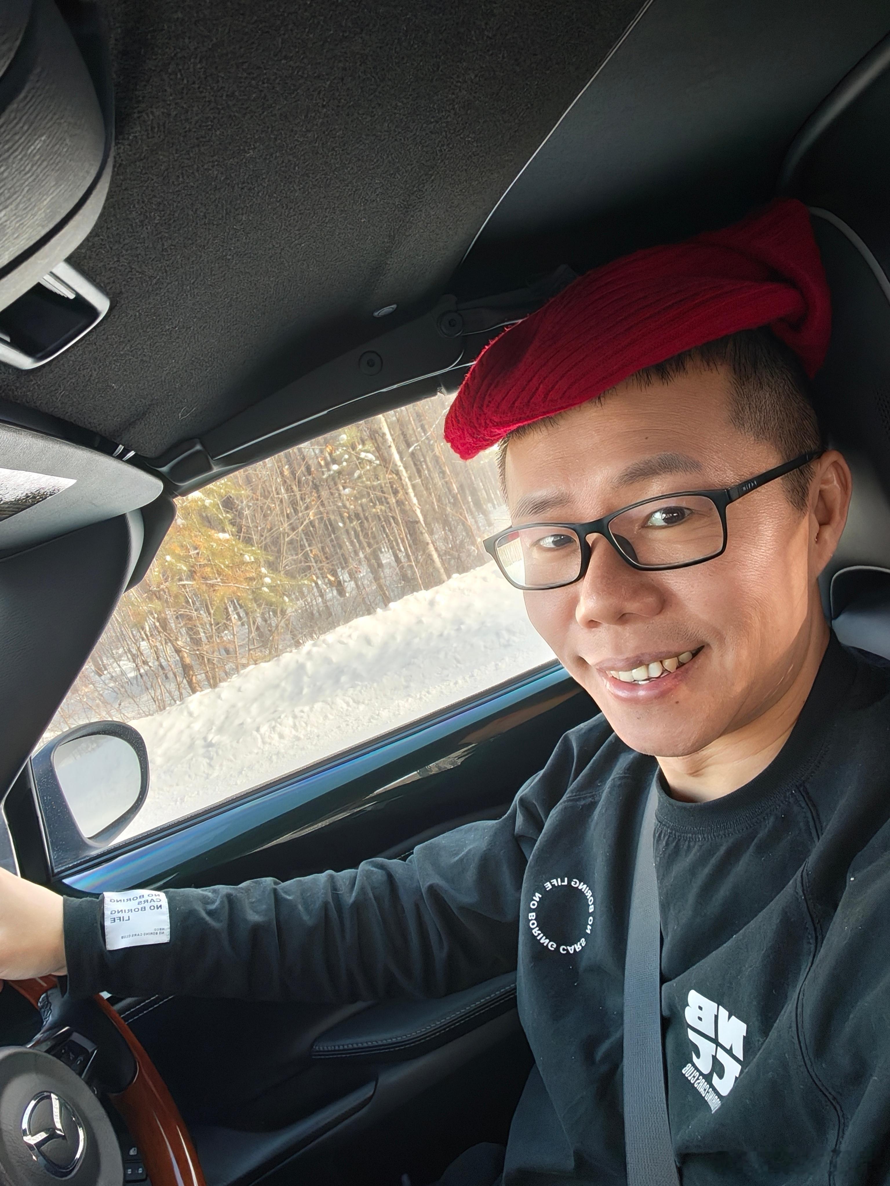 这是我今天开车的装扮，猜猜为什么要这样（理由很合理的，但我估计不可能有人猜得对）