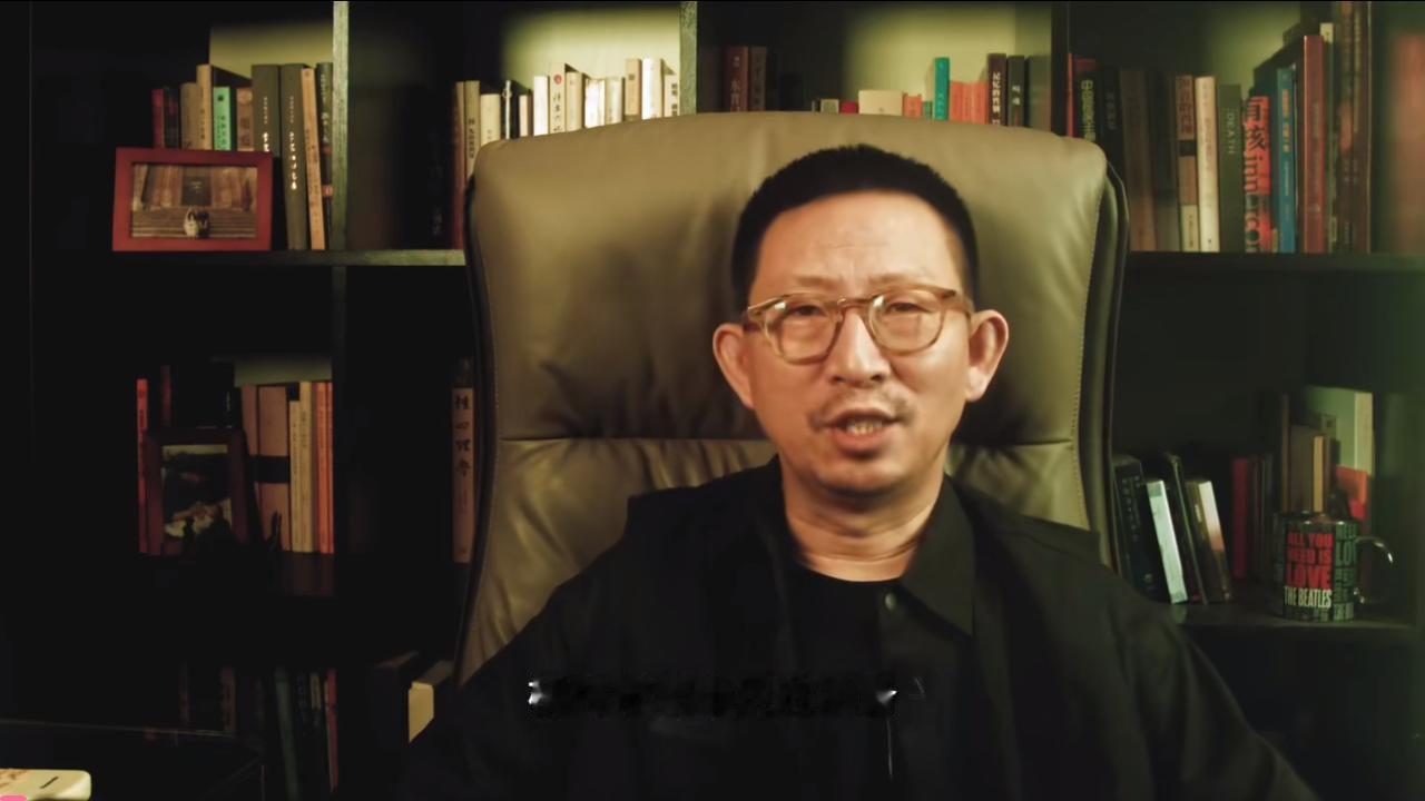 乐评人丁太升毒舌上线！说杨坤一开口就是大型车祸现场，直接把观众撞得七零八落。
丁