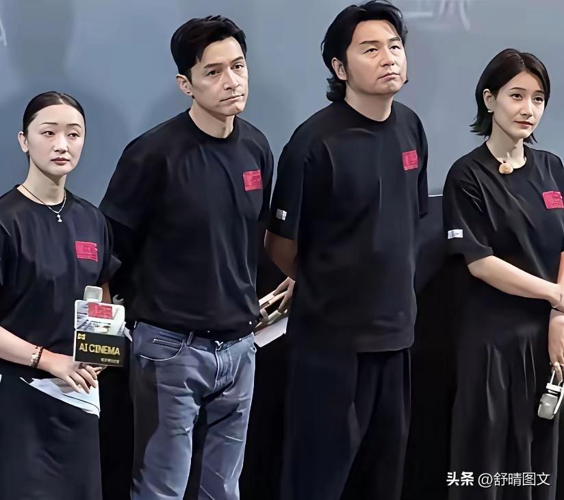 看这四位，一脸苦相
都沉默了，不敢再多说什么了
冯小刚彻底被打败了。
《抓特务》