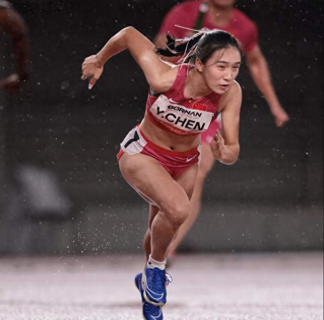 父亲10秒80、母亲11秒94，女儿却先练5年网球！17岁陈妤颉3金1银