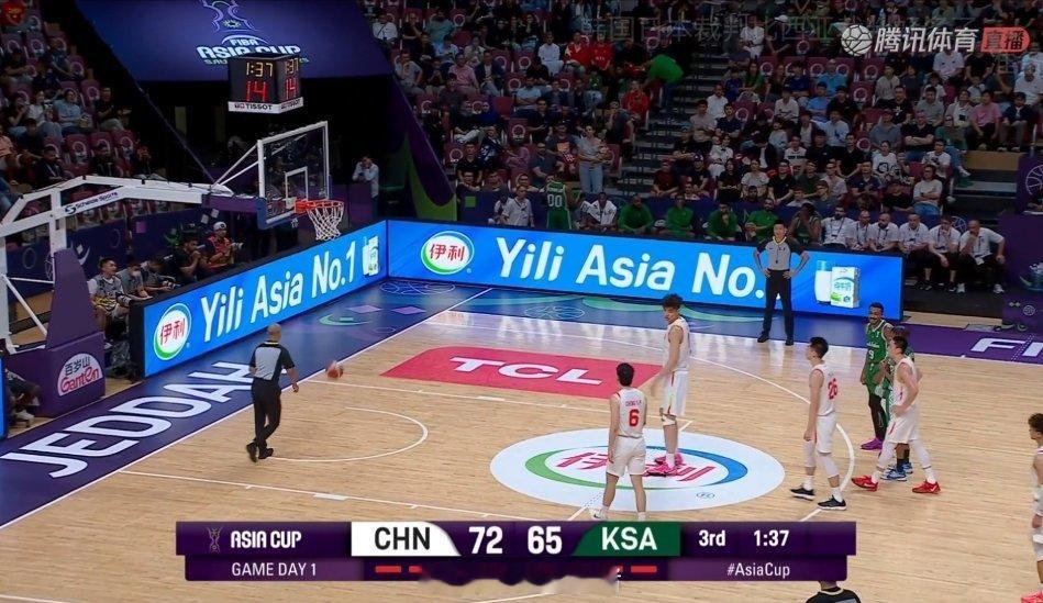其实胡明轩也不是不行，你给他时间适应比赛他也能在场上做点贡献。但是这种要劲的时候
