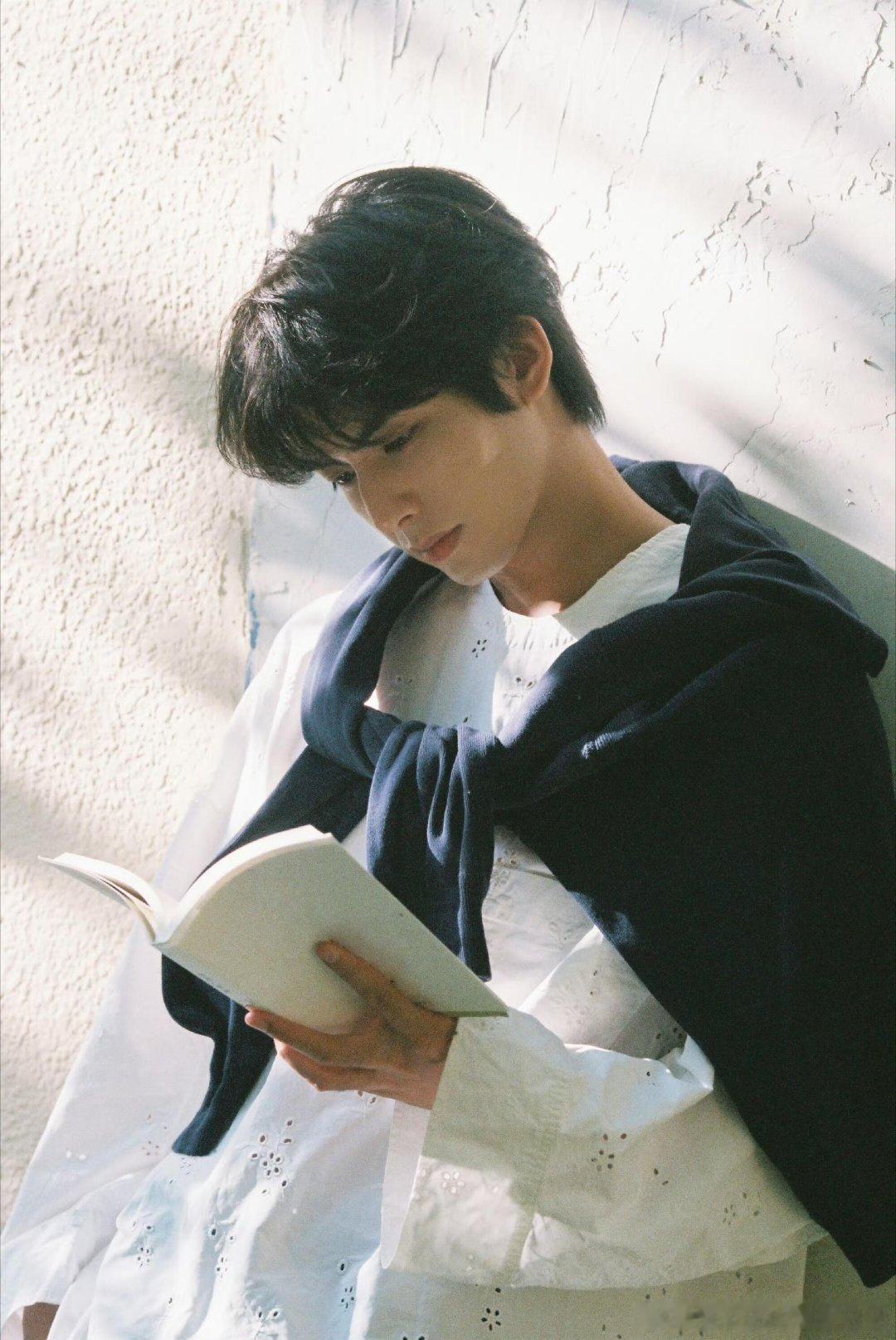 宋威龙你还有一部情书没拍光影里那味儿简直复刻柏原崇，熟男骨架裹着少年感，又苏又纯