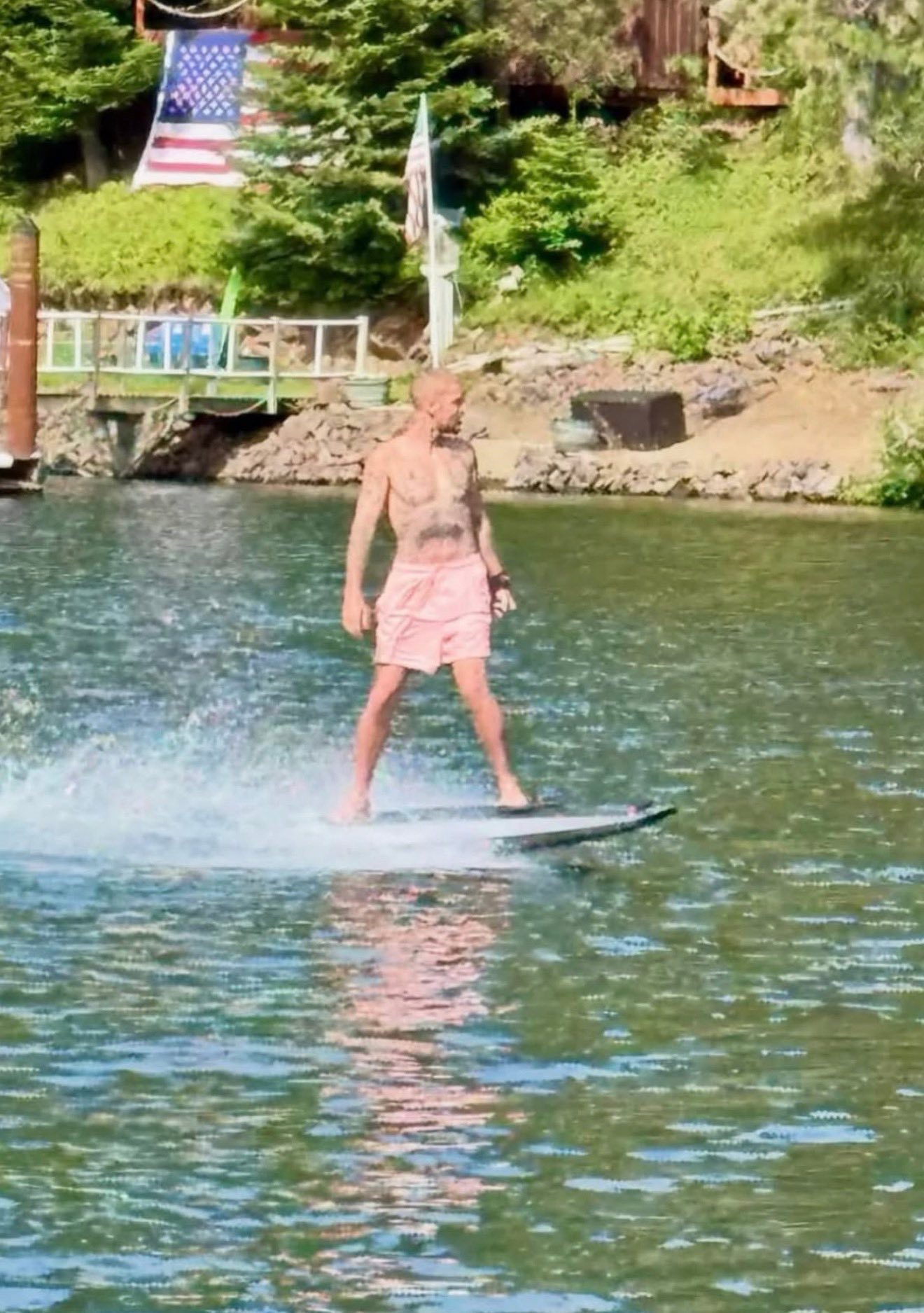 【🏄🏻♂️】在爱达荷州的科达伦湖冲浪20260704 