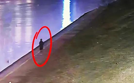 13天了，那个怀孕36周的武汉妈妈，还是没回家。

全网都在等一个答案，但答案的