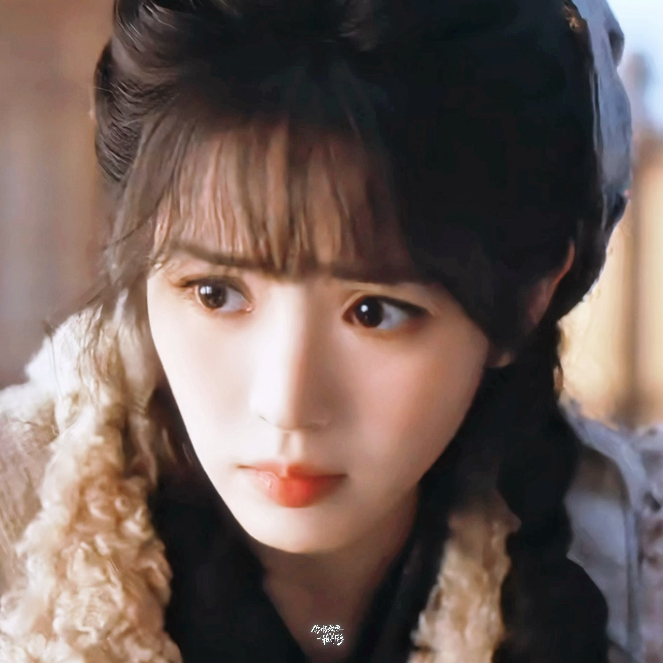 田曦薇好美不仅是黑银铠甲的飒爽女将，也可以是糯叽叽的美萌小丸子，小田就这样随意切