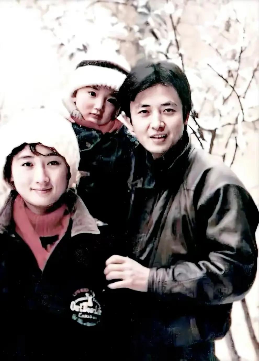 原来他们是两口子，郎才女貌，俊男靓女，才子佳人，圈内的一段佳话，羡煞旁人呢！