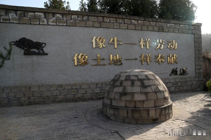 “路遥知马力”这句下联很经典，让人忍不住想对出合适上联。从对仗和含义来看，“岁久