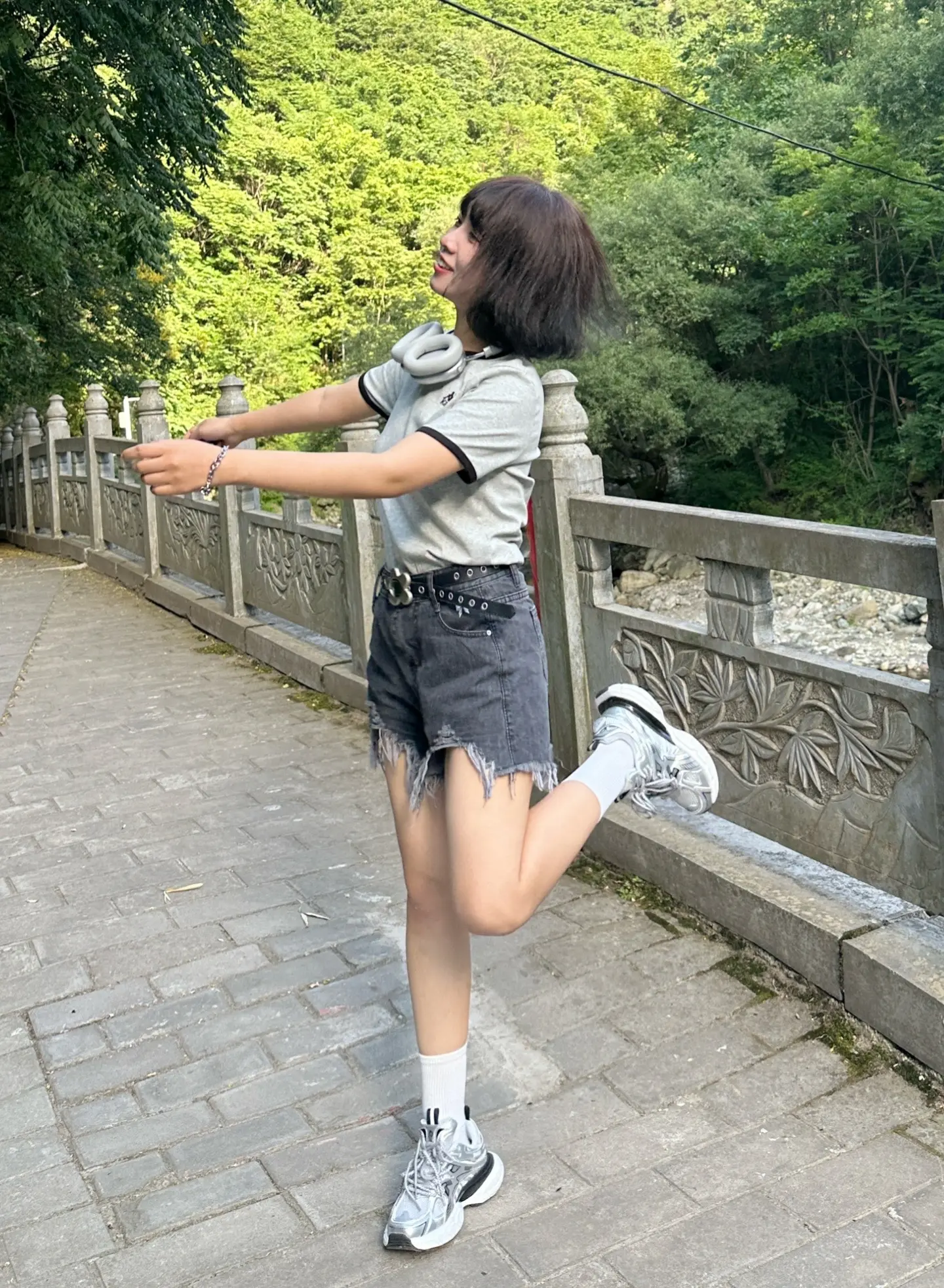 进山吸氧避避暑。