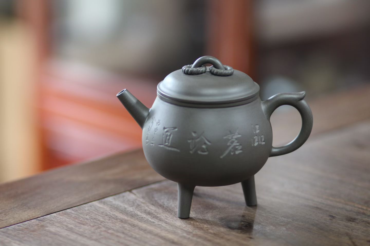 「在处理纠纷时，调解可以讲人情，但绝不能没有原则。以“和稀泥”的方式换取一时的“