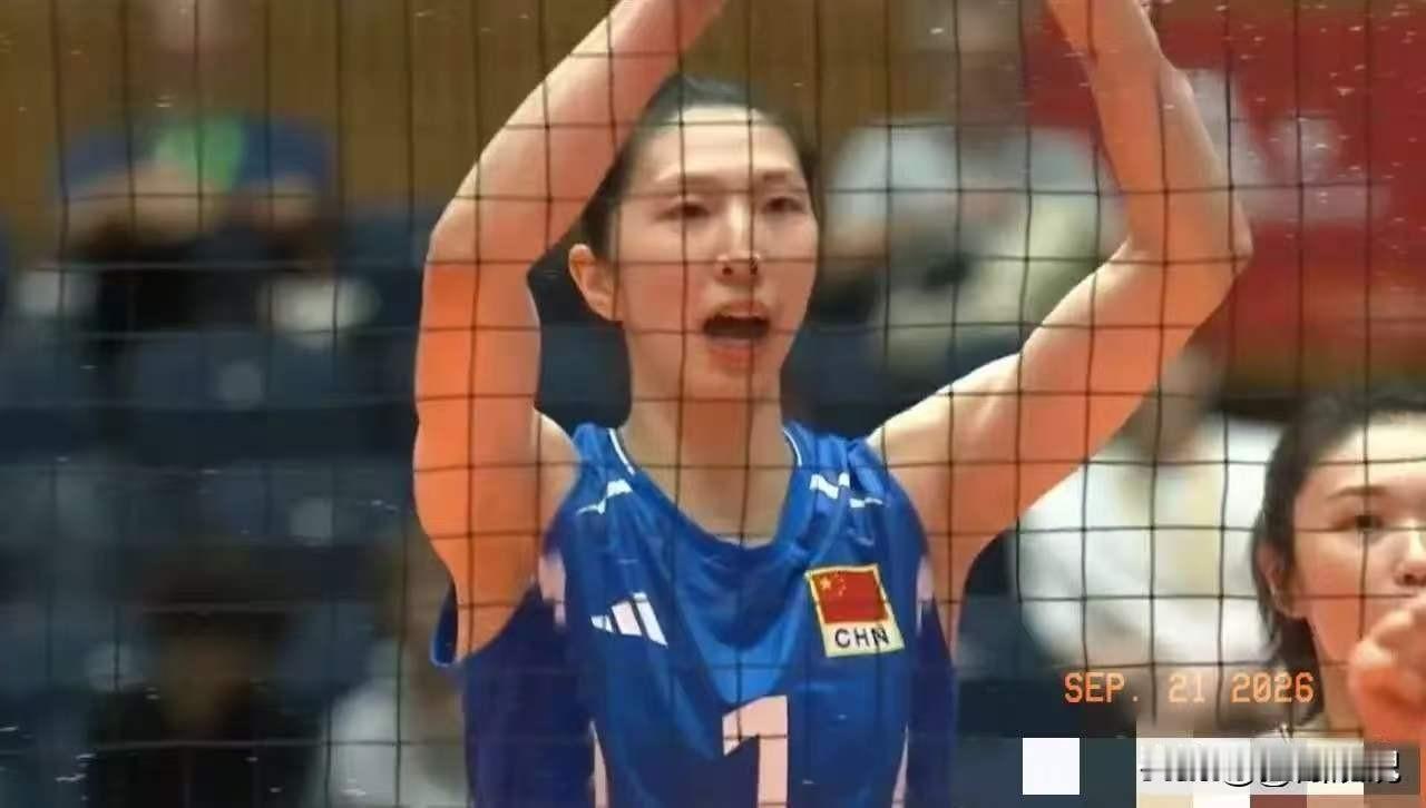 闯进决赛，中国女排3-2复仇泰国队，4人立大功，1人不及格

亚运会女排，首场半