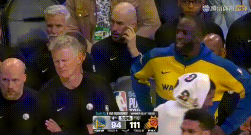 追梦输球输人，最后一刻把布克给兑子了！
输了就搞事这™什么人品，在替补席也能把场