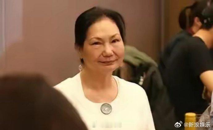 S妈回应大S孩子北京上学 台媒问S妈大S的孩子以后都在北京上学了吗？她说不清楚。