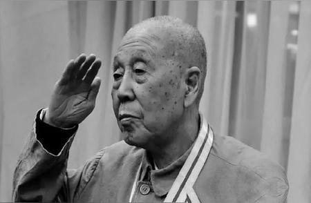 1943年，有位八路军营长受重伤，治了整整一年，动了7次手术，伤情还是没好转。上