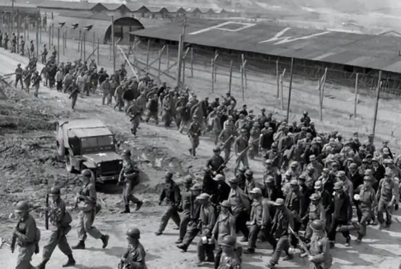 1952年朝鲜战场，出了件让美军至今想不通的怪事：一个入伍才一年多、连枪都没怎么