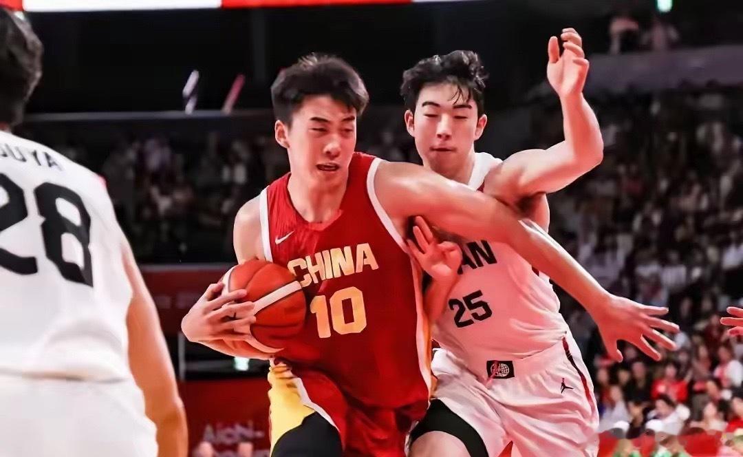 实话，看到男篮输给日本二线阵容，心里真不是滋味。日本没上核心归化，不少球员都是替