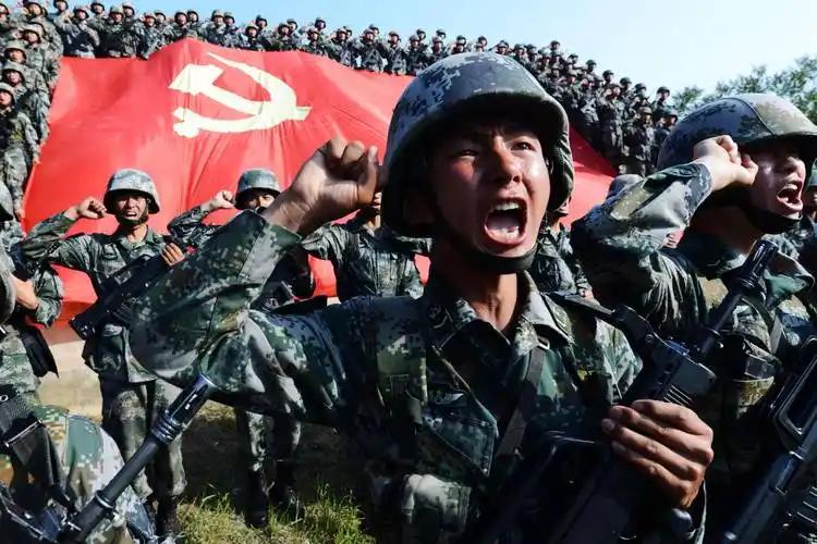 为什么很多发达国家给我们一种经济发达，军事孱弱的感觉？

发达国家经济强却看起来