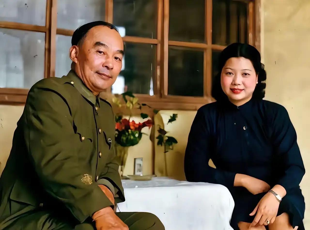 半世隐忍情根深种，世俗牵绊下的半生情缘
 
1947年，51岁的胡宗南迎娶小自己