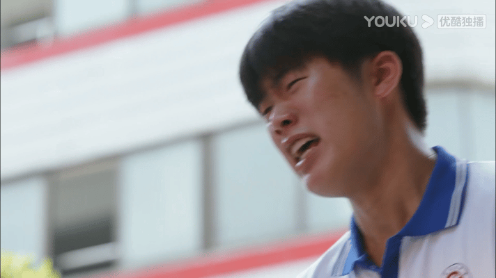 #鸣龙少年 校园霸凌#  《鸣龙少年》禹洋被同学欺负的画面真的是让人看的气的牙根