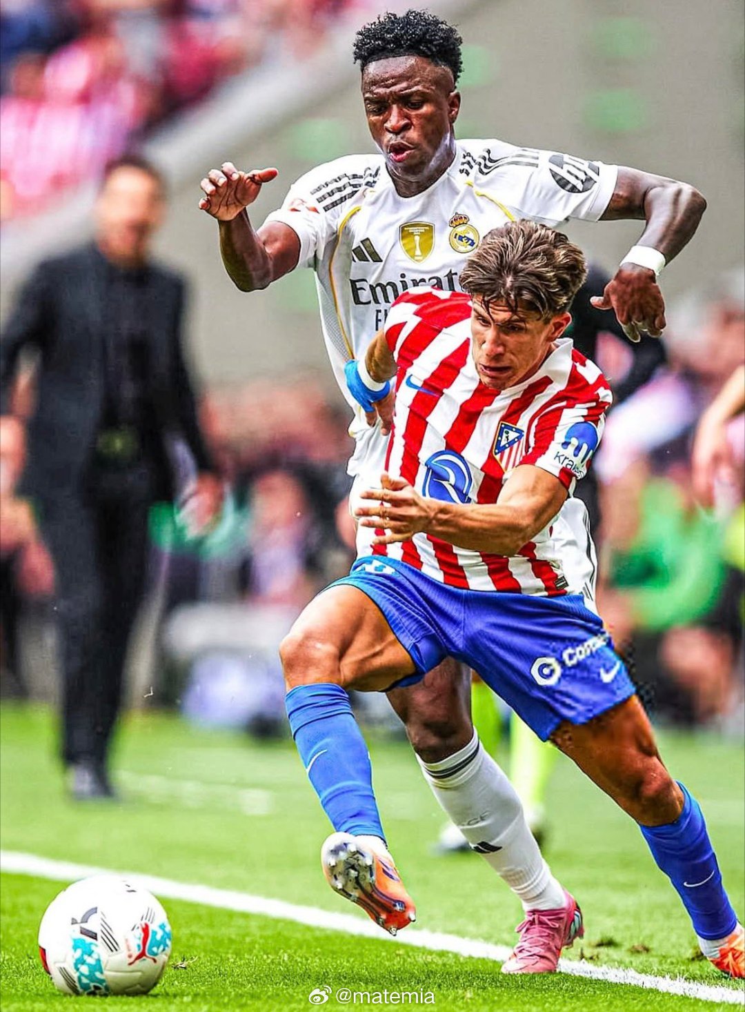 马竞5比2皇马 马德里竞技5-2历史性战胜皇家马德里后，迭戈·西蒙尼拥抱了他的儿