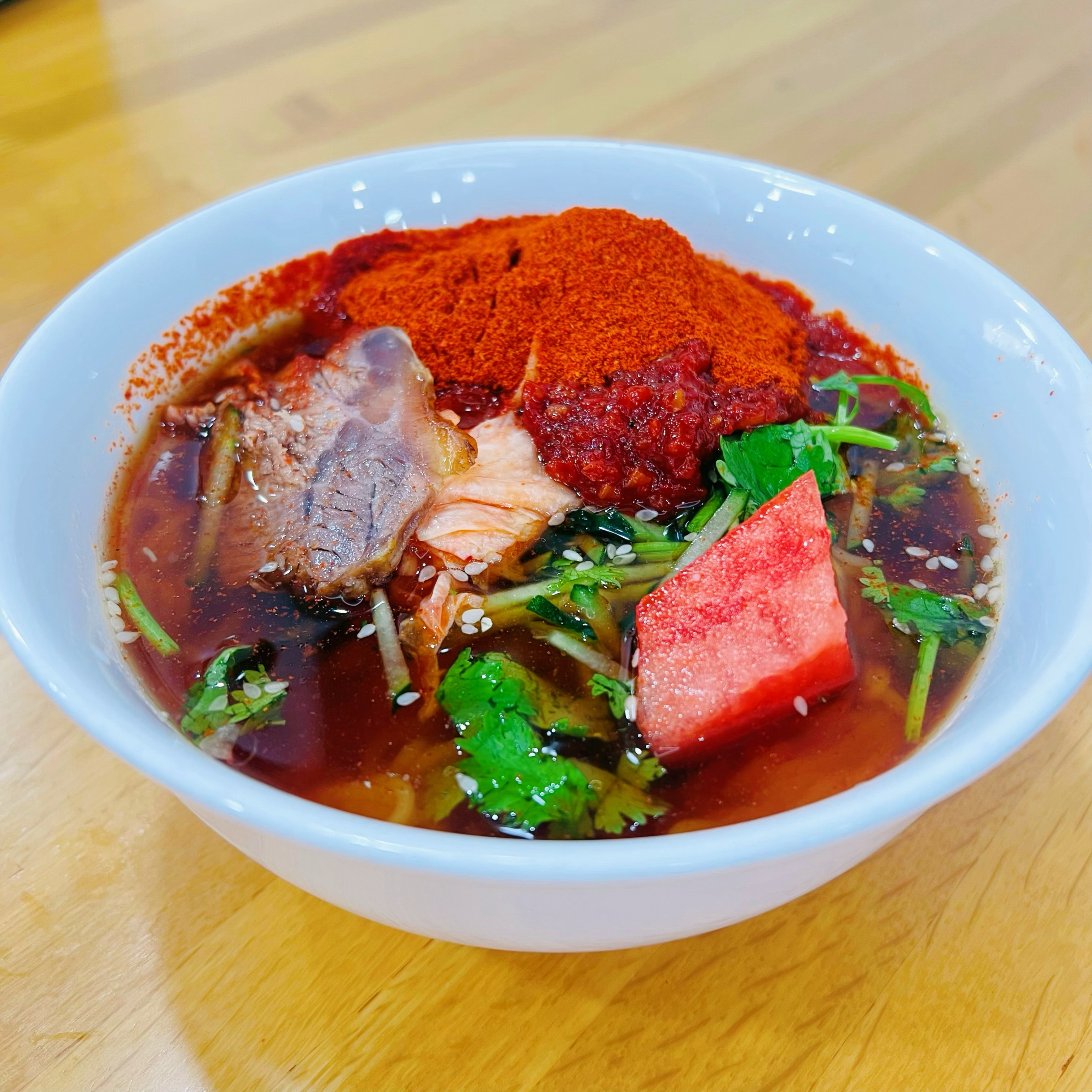 今日份快乐是食堂的冷面给的…（炫了两大碗）还吃了三小条茄汁鲅鱼、两口猪耳朵、一口