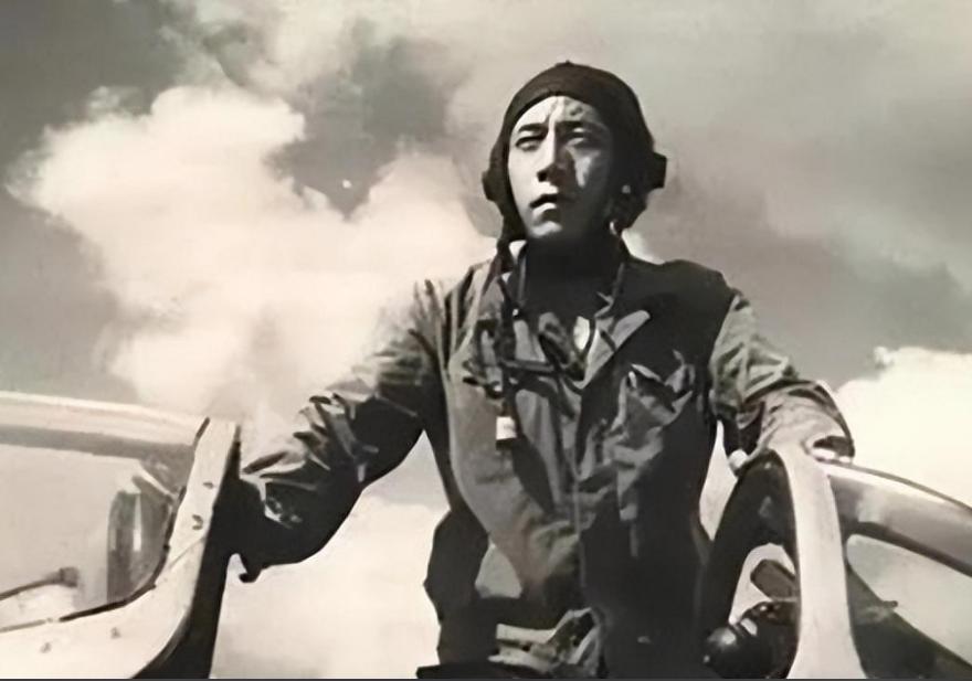 1990年，叛逃至苏联的飞行员王宝玉心中很激动，终于能去美国了。岂不知，王宝玉刚