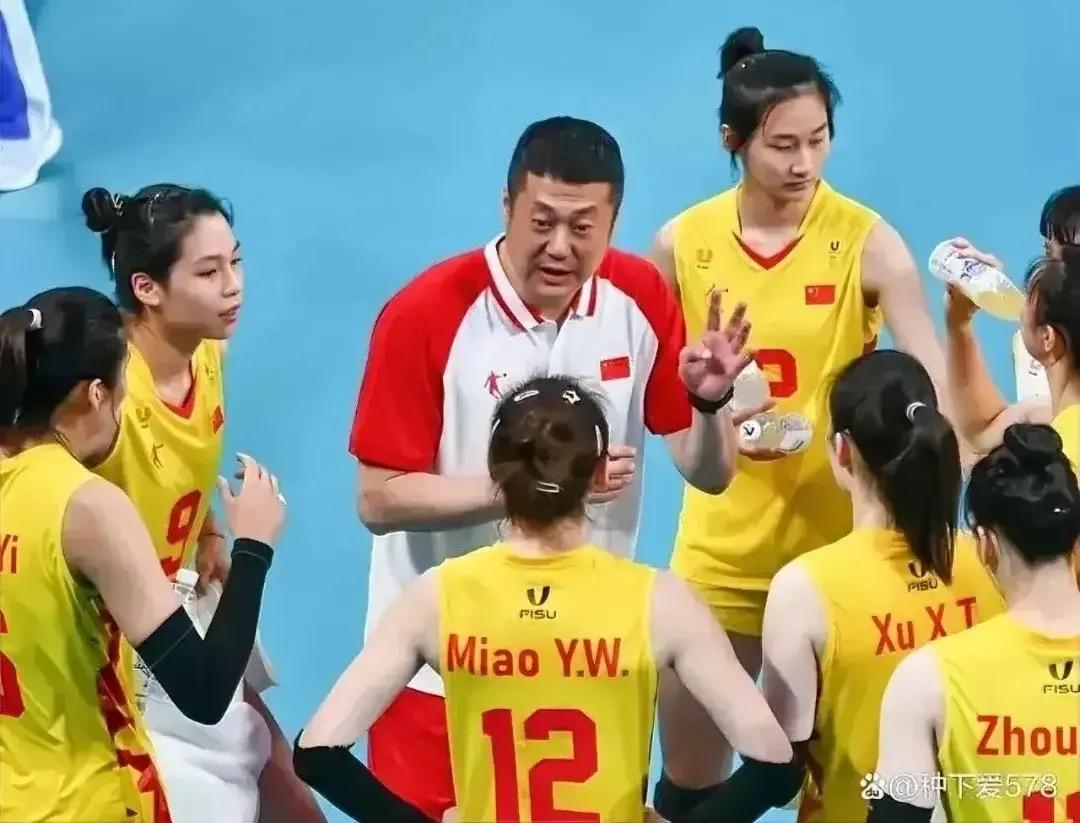 谁能鲤鱼跳龙门？

8月3日20:00，大运会女排半决赛，中国女排迎战捷克女排。