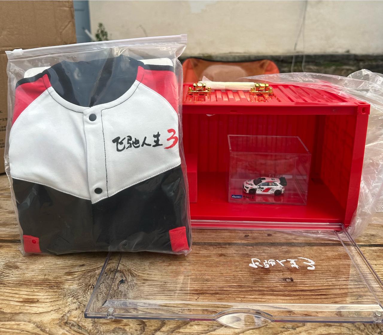 穿上赛车服，看着像车手？看《飞驰人生3》的时候，我也有在看赛车服🏁。
很多人觉