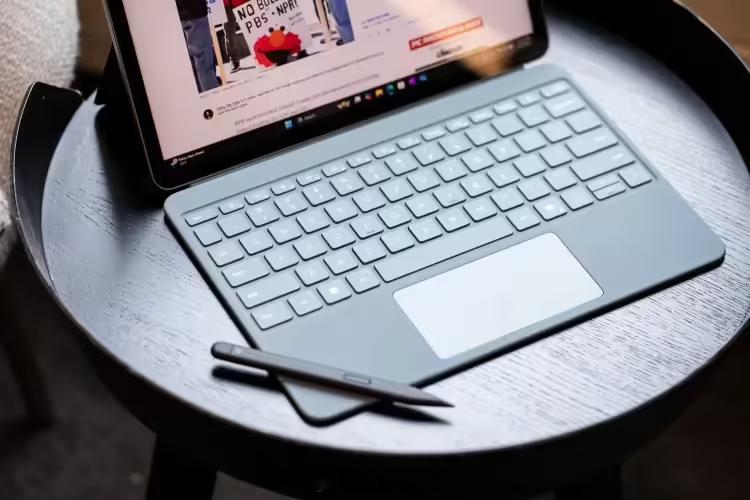 【微软Surface全系大幅涨价】在全球内存（RAM）短缺的背景下，微软刚刚上调