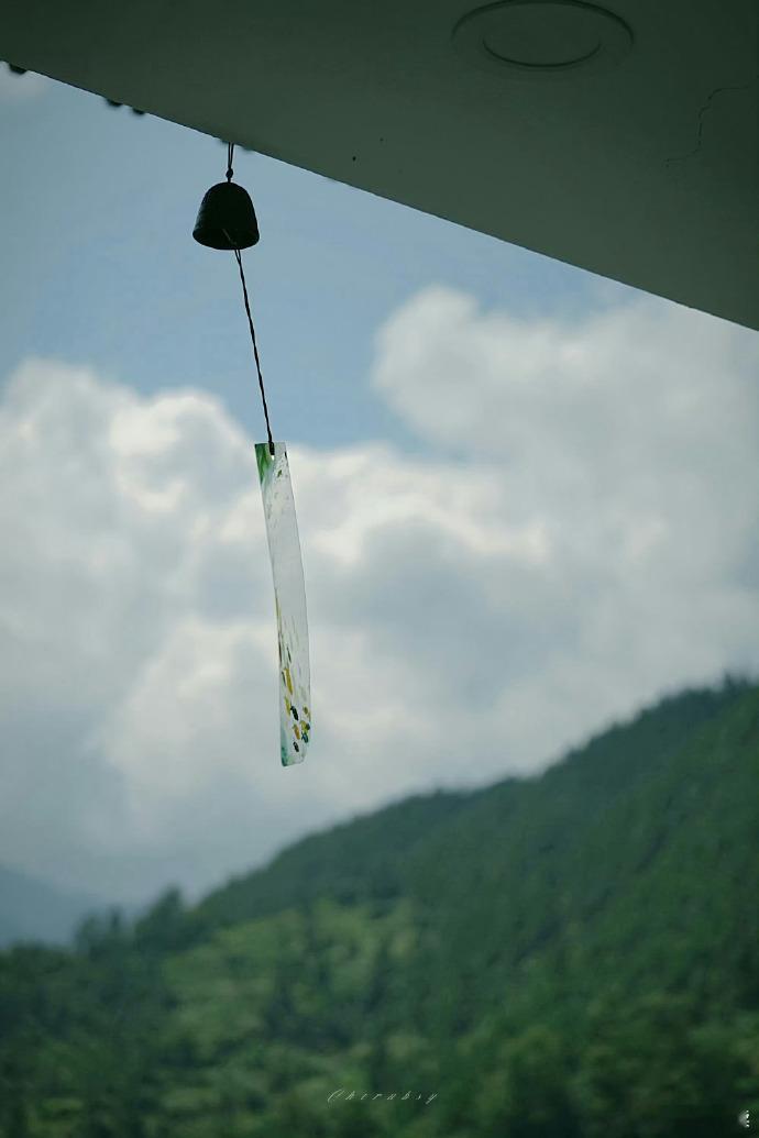没人愿意托举一个平庸无为的人，所以用心沉淀、丰盈自身，纵使身处低谷也要留存立身的