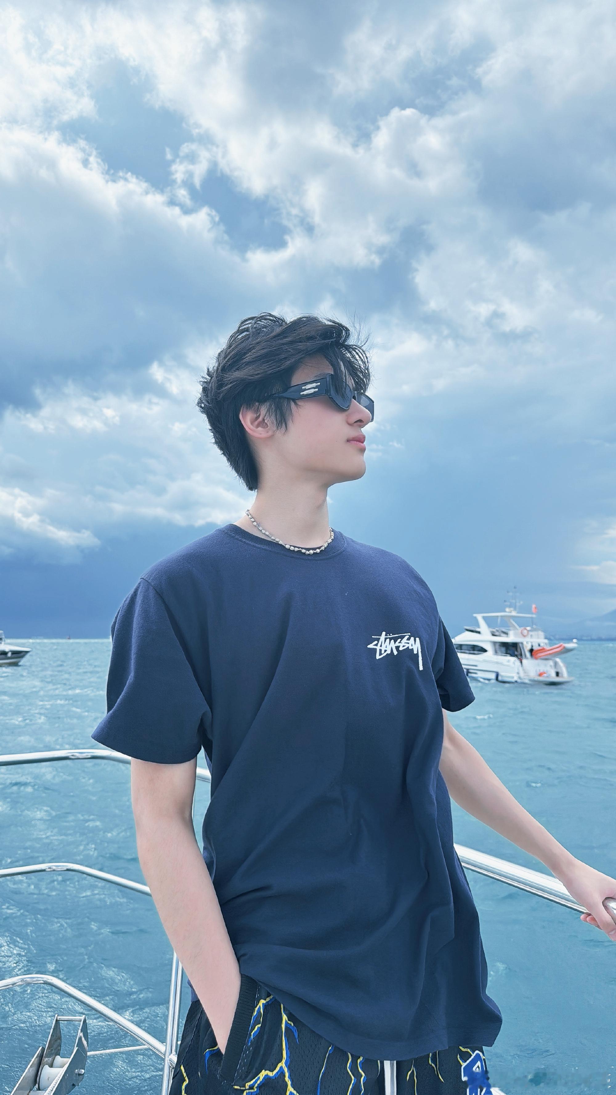 #张峻豪 暂停活动#啊这是什么情况 ​​​