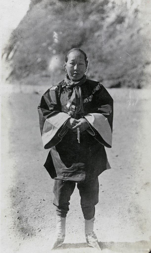 女子肖像，1905年 ​​​