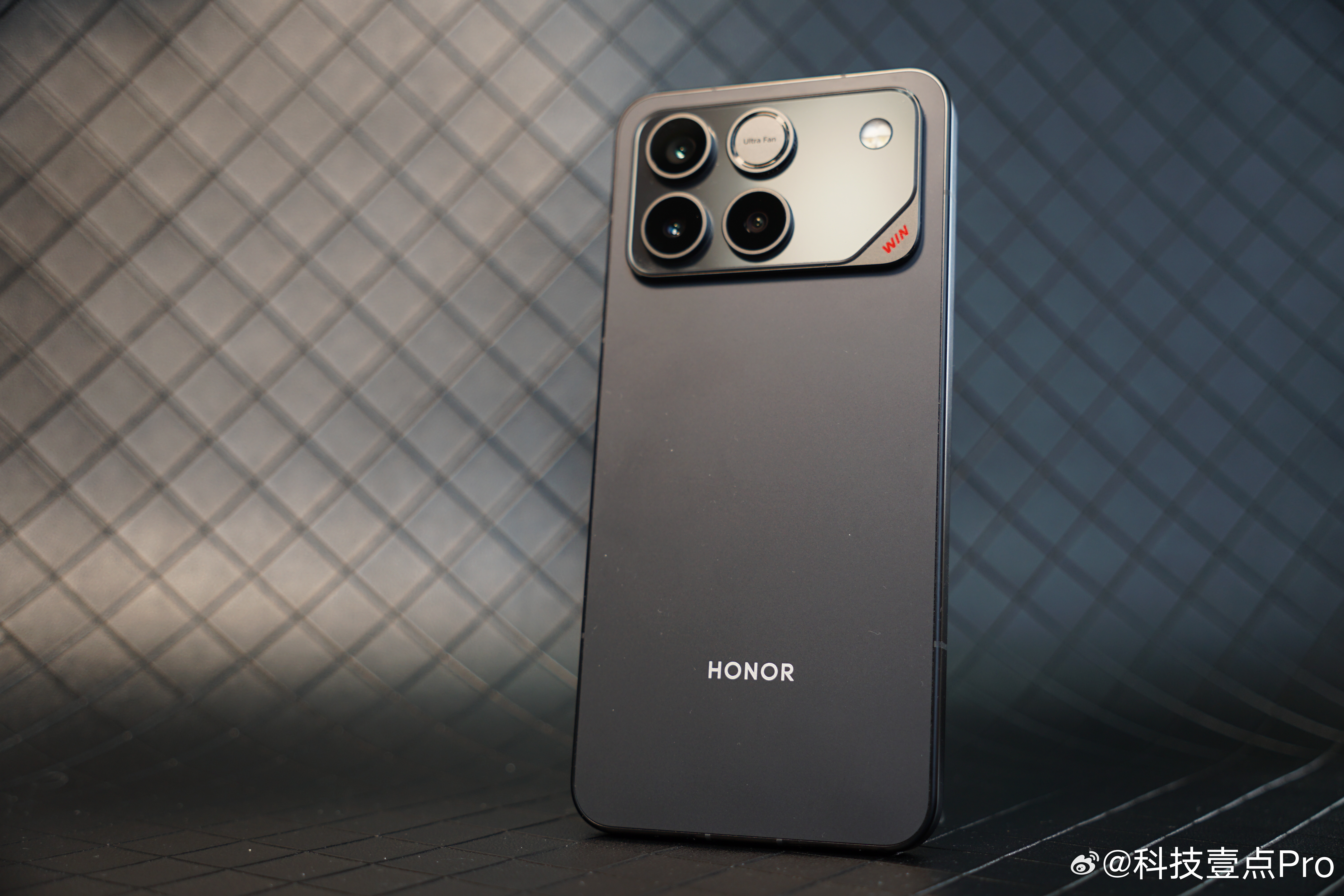 荣耀WIN系列稳了。这里说稳了并不是首销破了记录，而是因为我已经在网上看到了海量