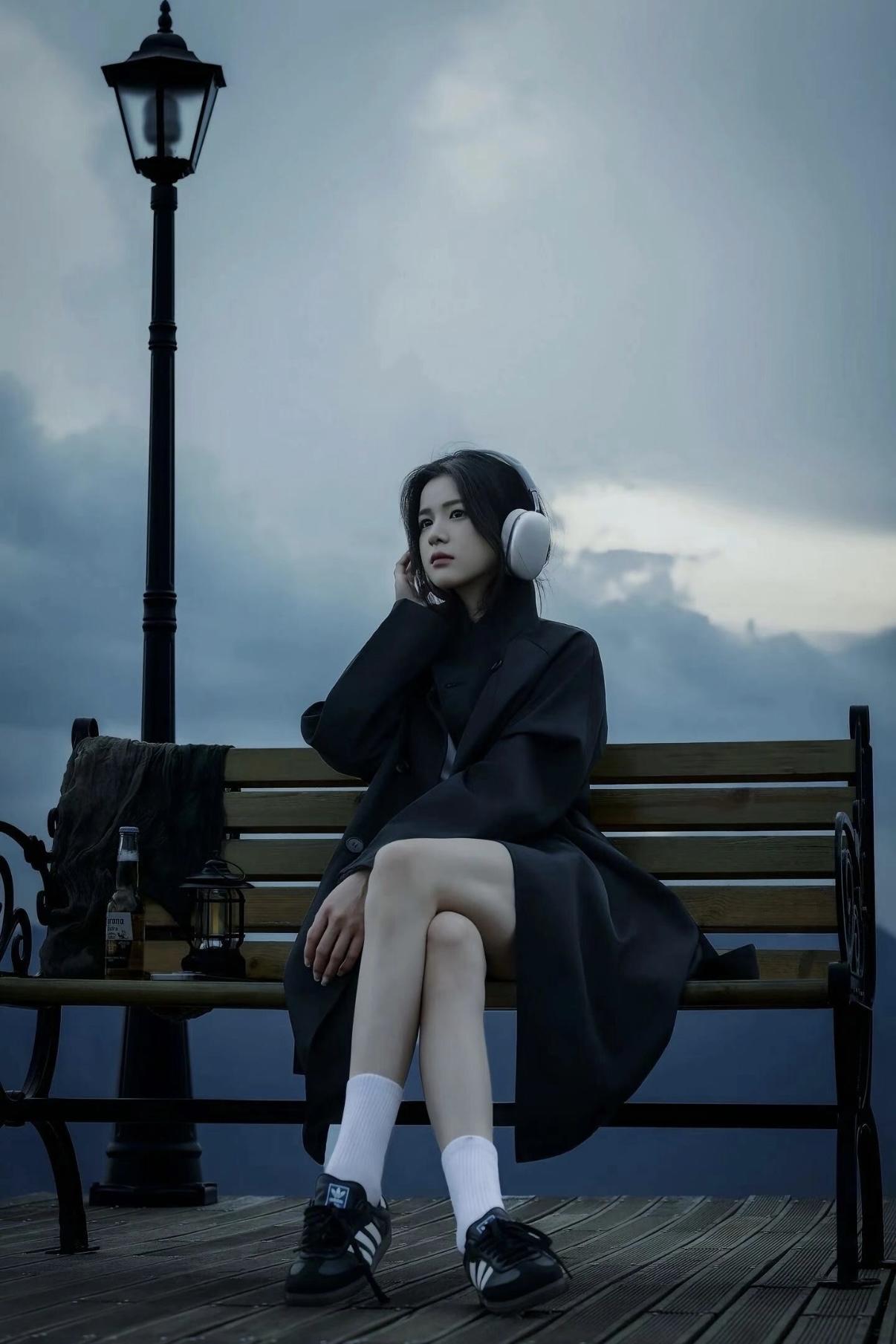 雾蒙蒙的天，一个人听音乐也是一种享受，