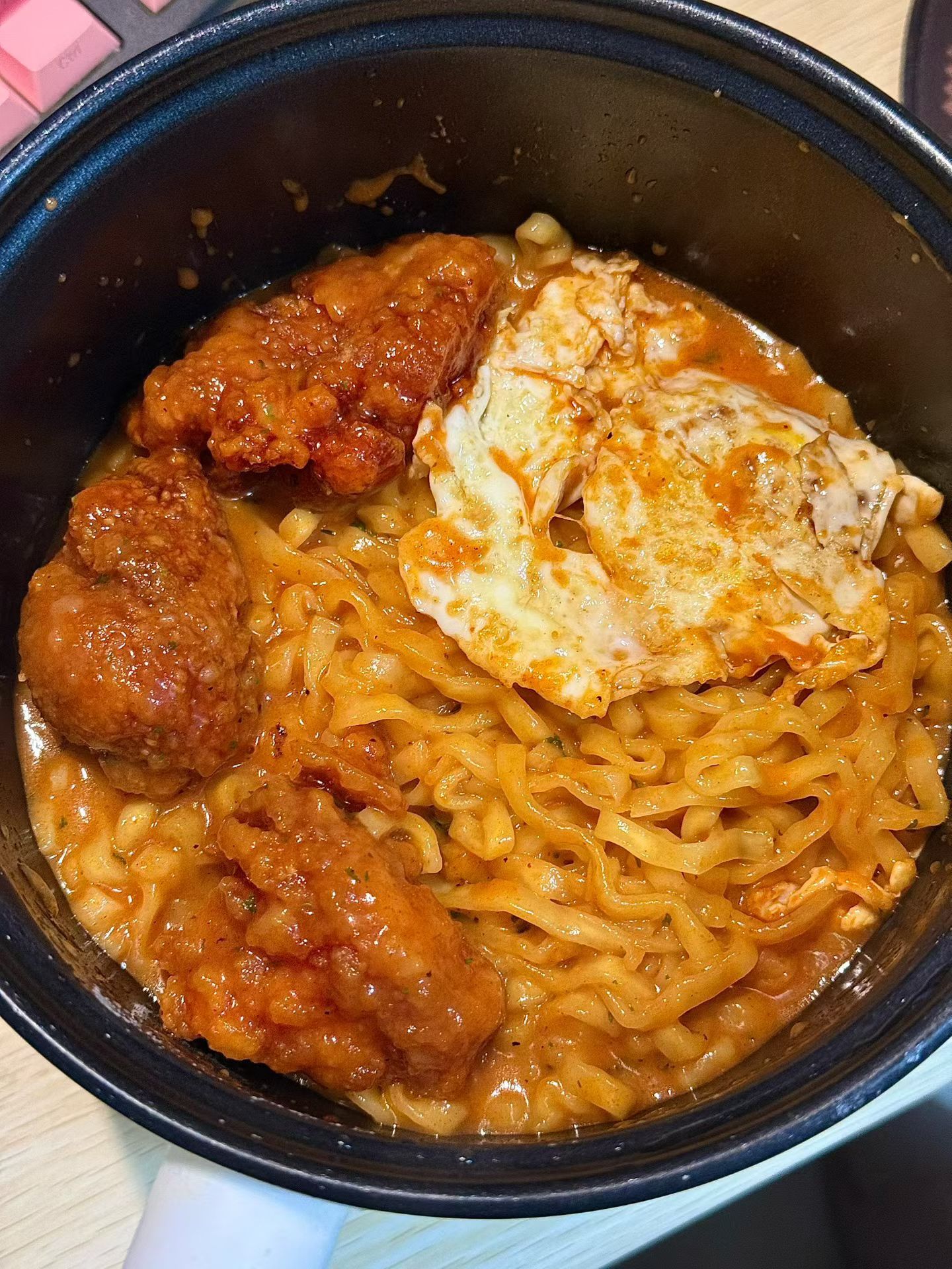 谁敢想这一口会有多香？？？有时候真想跟火鸡面结婚… 